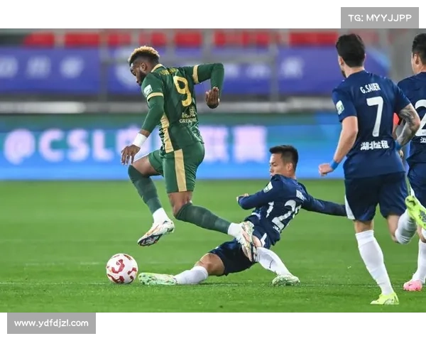 如何点评武汉长江与武汉三镇比赛中的战术布局与球员表现