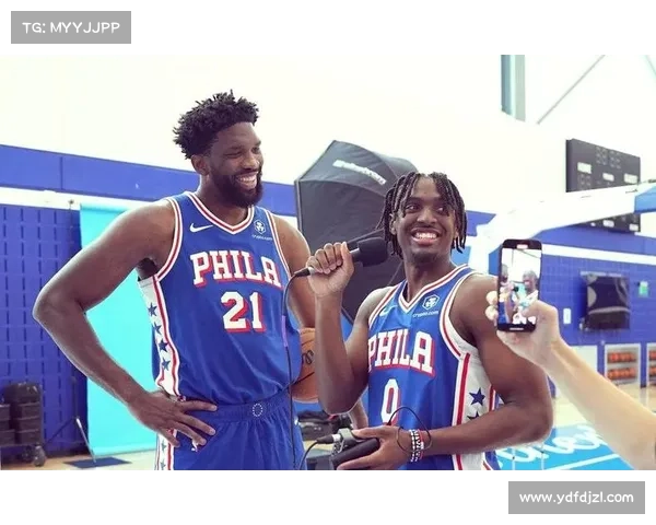 恩比德迟到引发马克西愤怒原因解析,背后隐藏的球队内部情绪冲突 恩比德迟到引发马克西愤怒原因解析,背后隐藏的球队内部情绪冲突